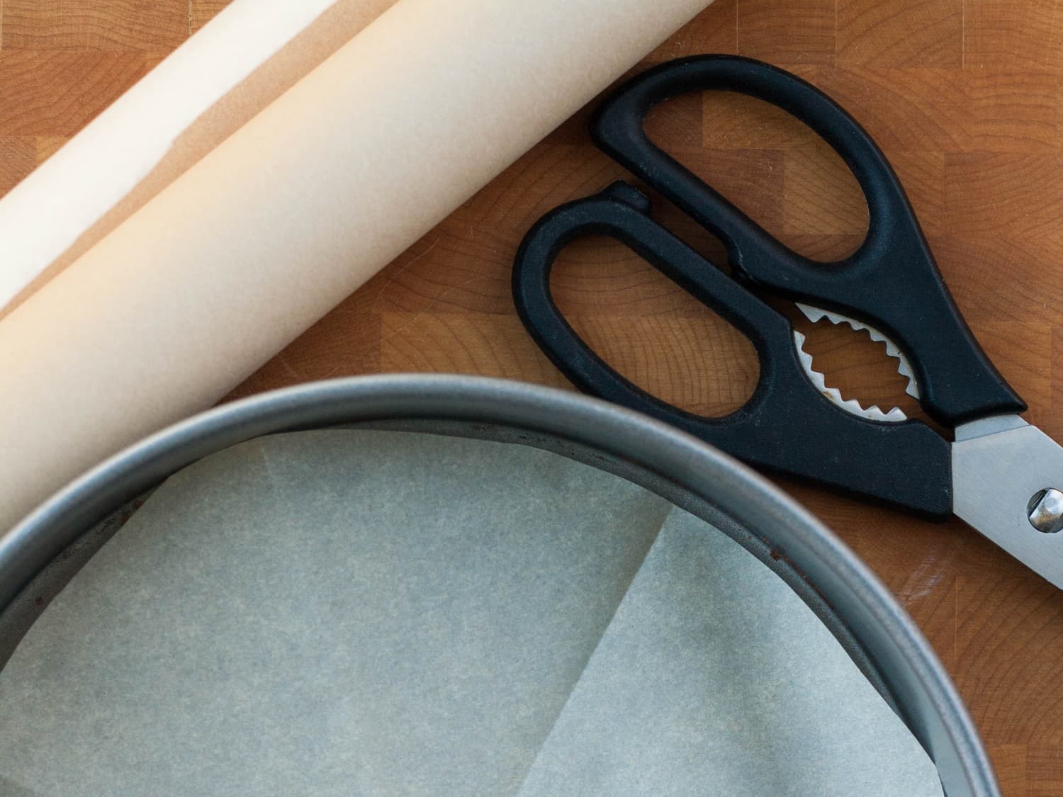 How To Line a Round Cake Pan with Parchment