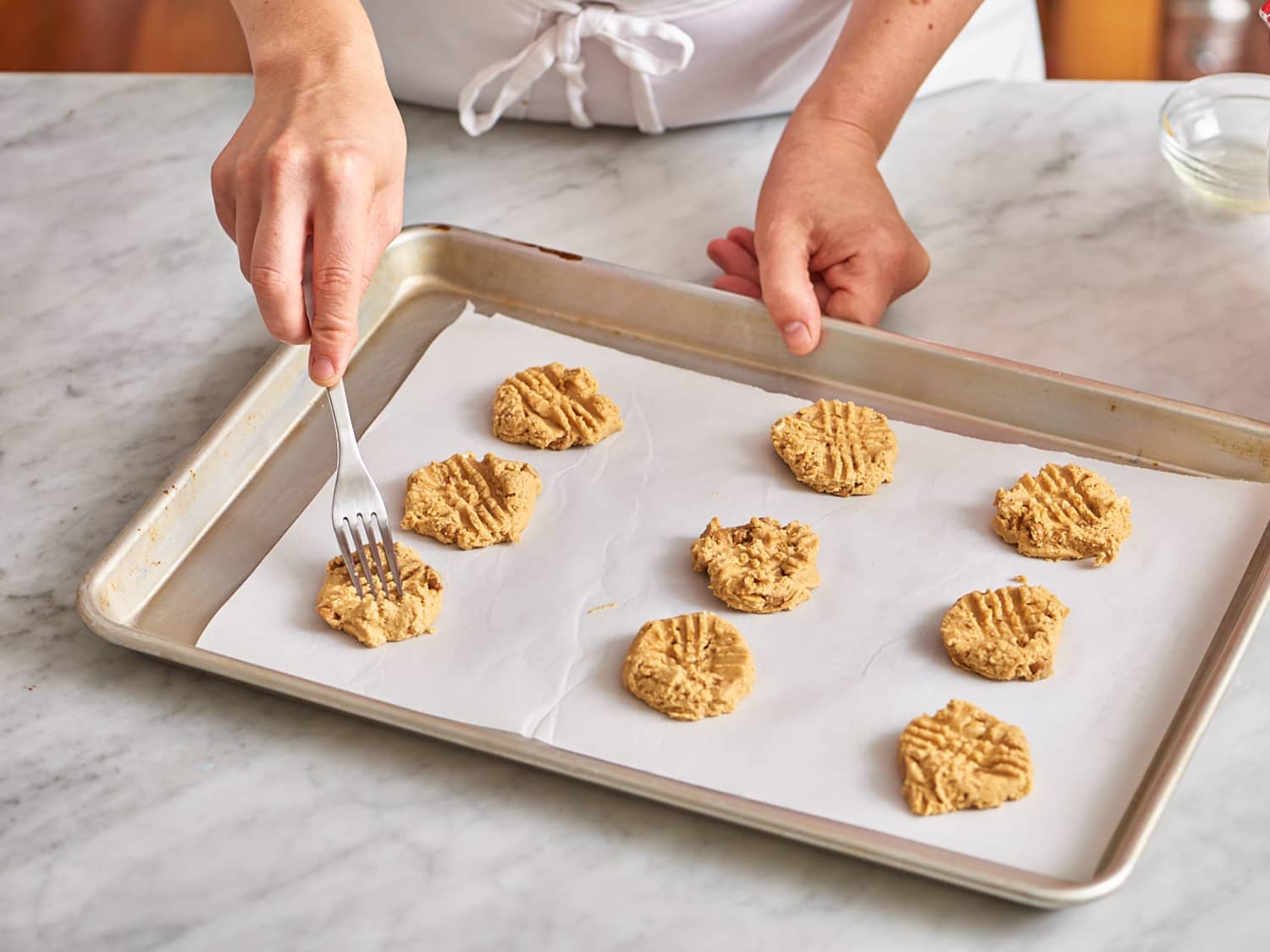 6 Cookie Sheet Organizer Ideas How to Store Baking Sheets 2023