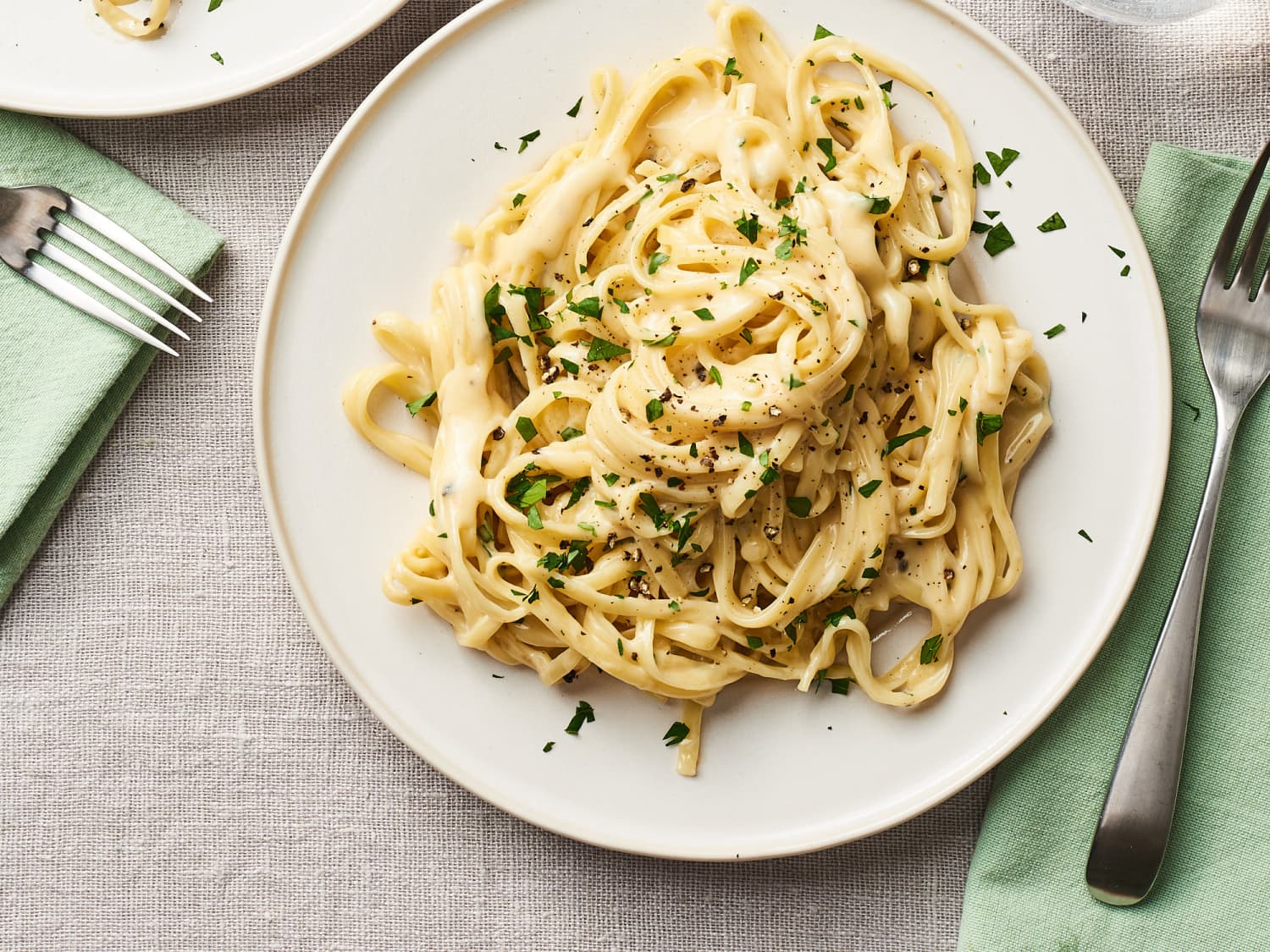 How To Make the Best Easiest Homemade Alfredo Sauce