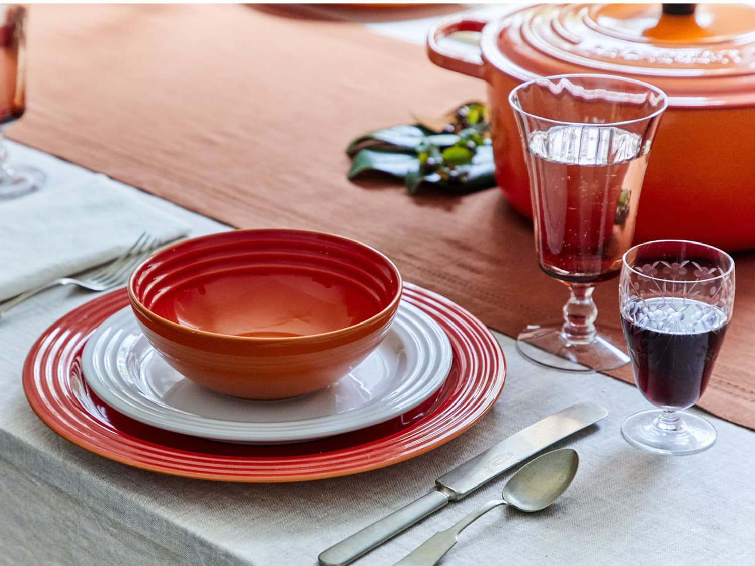 Le creuset top rainbow plates