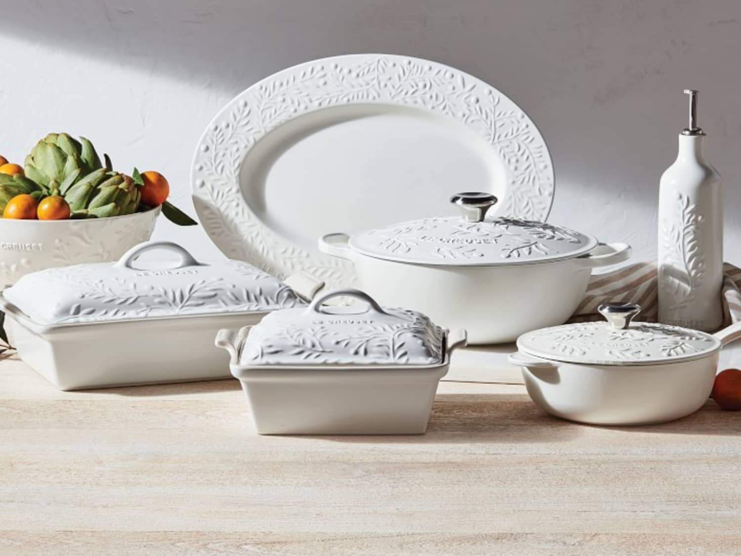 LE CREUSET ホワイト Olive Branch Collection Signature Braiser | Le Creuset®