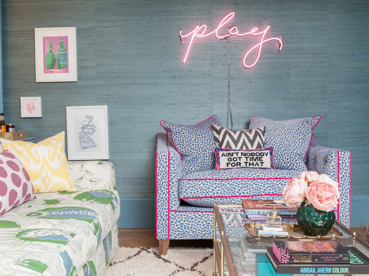 How to Decorate With Throw Pillows According to Experts