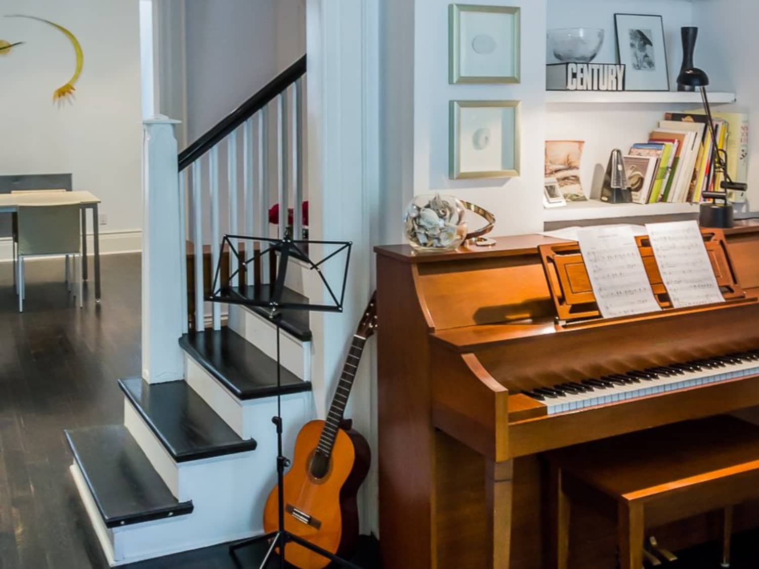 Nobody Wants To Be The Noisy Neighbor Tips For Keeping Your Sound Down Apartment Therapy