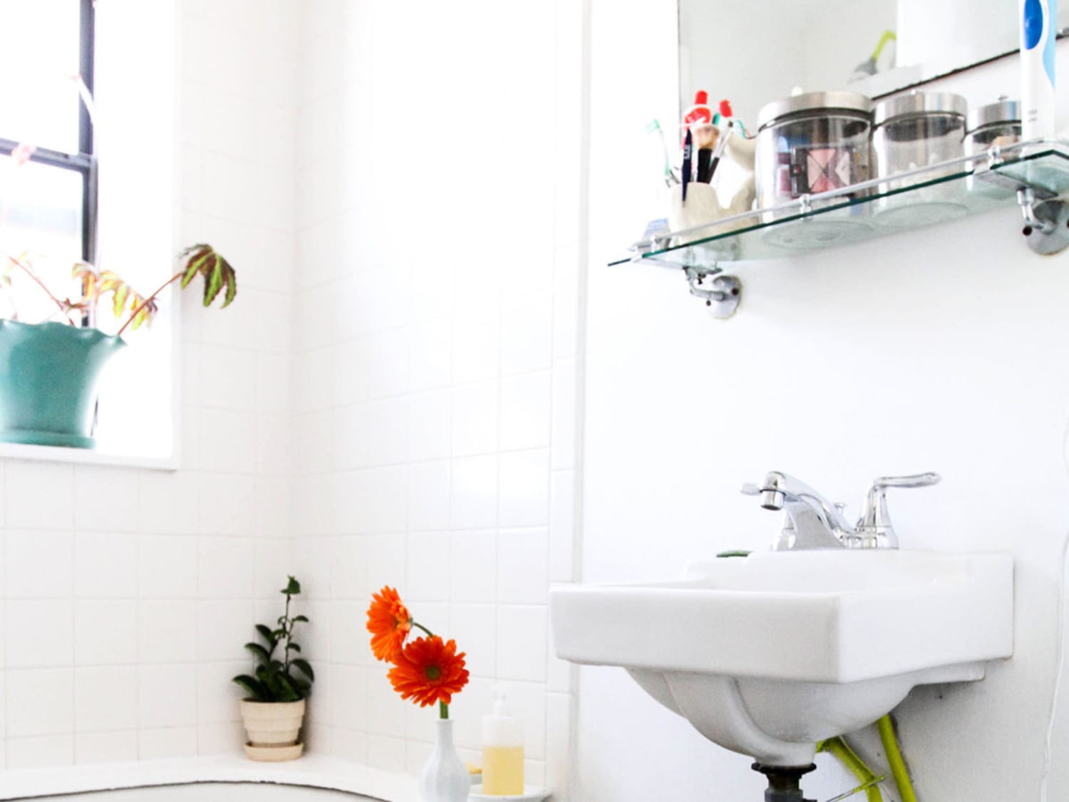 How To Clean Bathtub Jets With Basic Household Ingredients