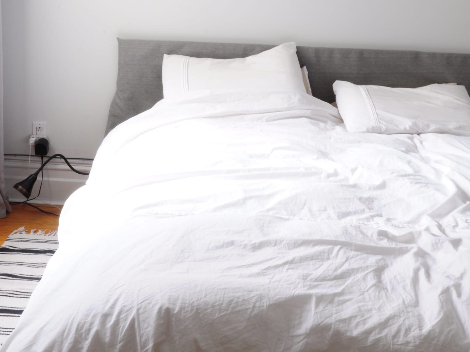 How To Clean Your Bedroom Thoroughly And Efficiently A Quick Easy Guide Apartment Therapy