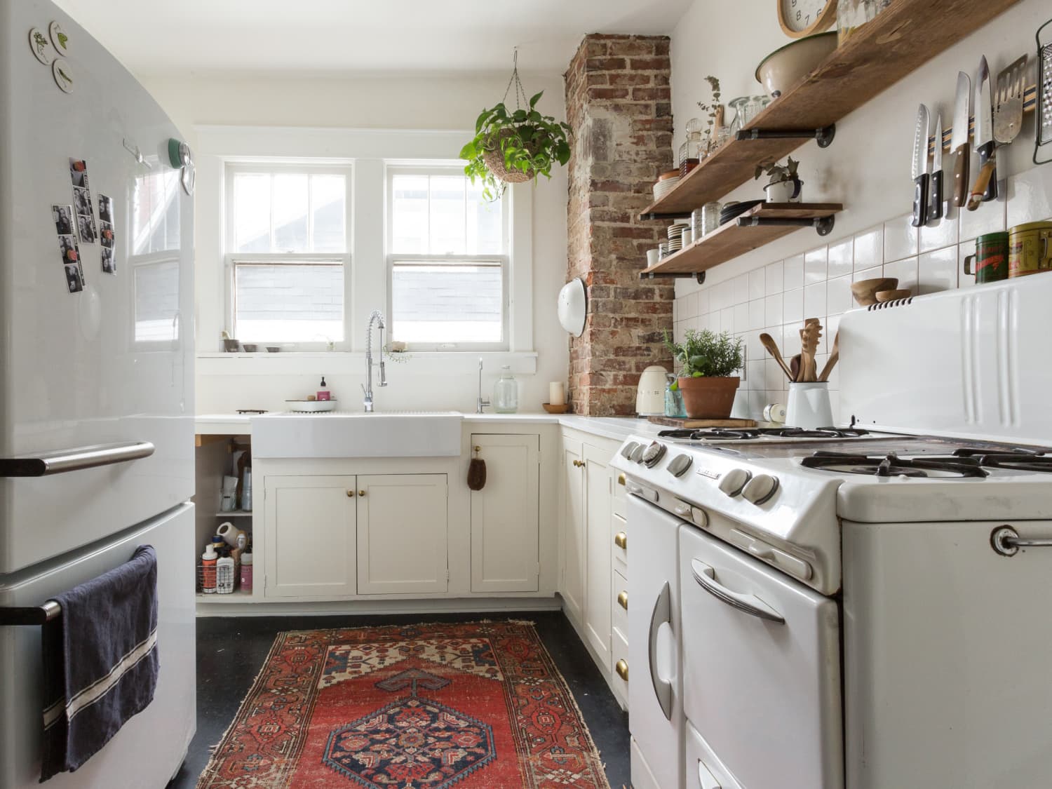 How To Choose The Perfect Kitchen Rug - Décor Aid