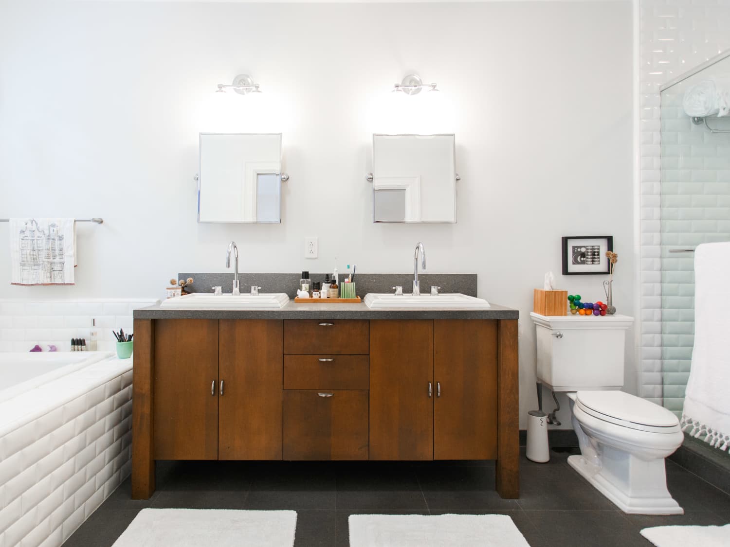 35+ Ideas for Bathroom Counter Decor