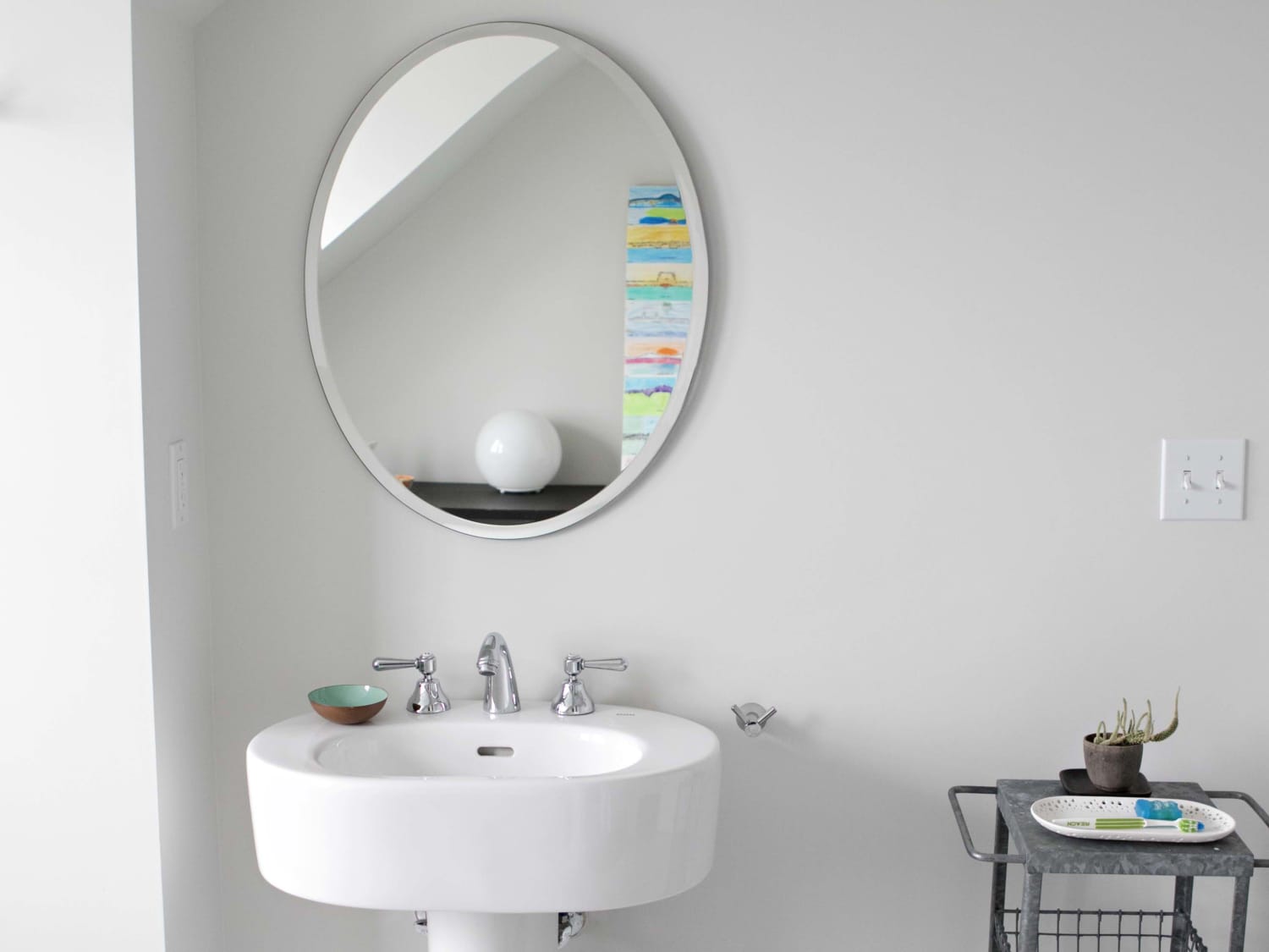 Are Bathroom Pedestal Sinks Outdated?