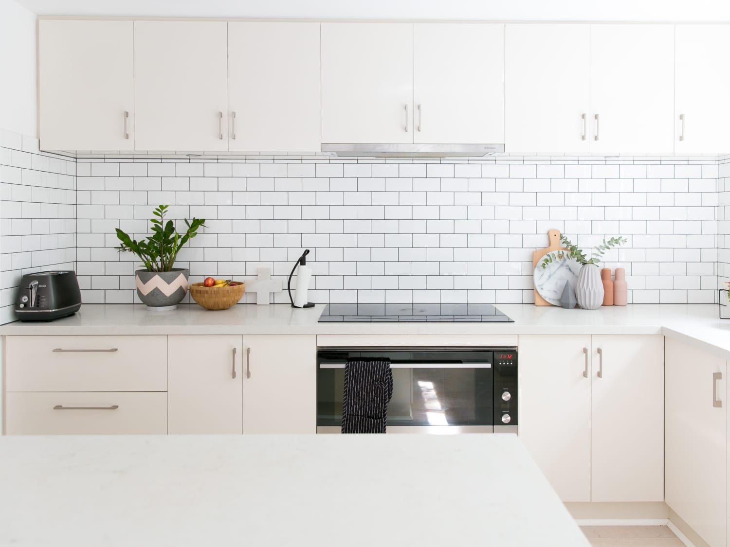 All About Quartz Countertops What Is Quartz Made Of What Are Its Pros Cons Kitchn