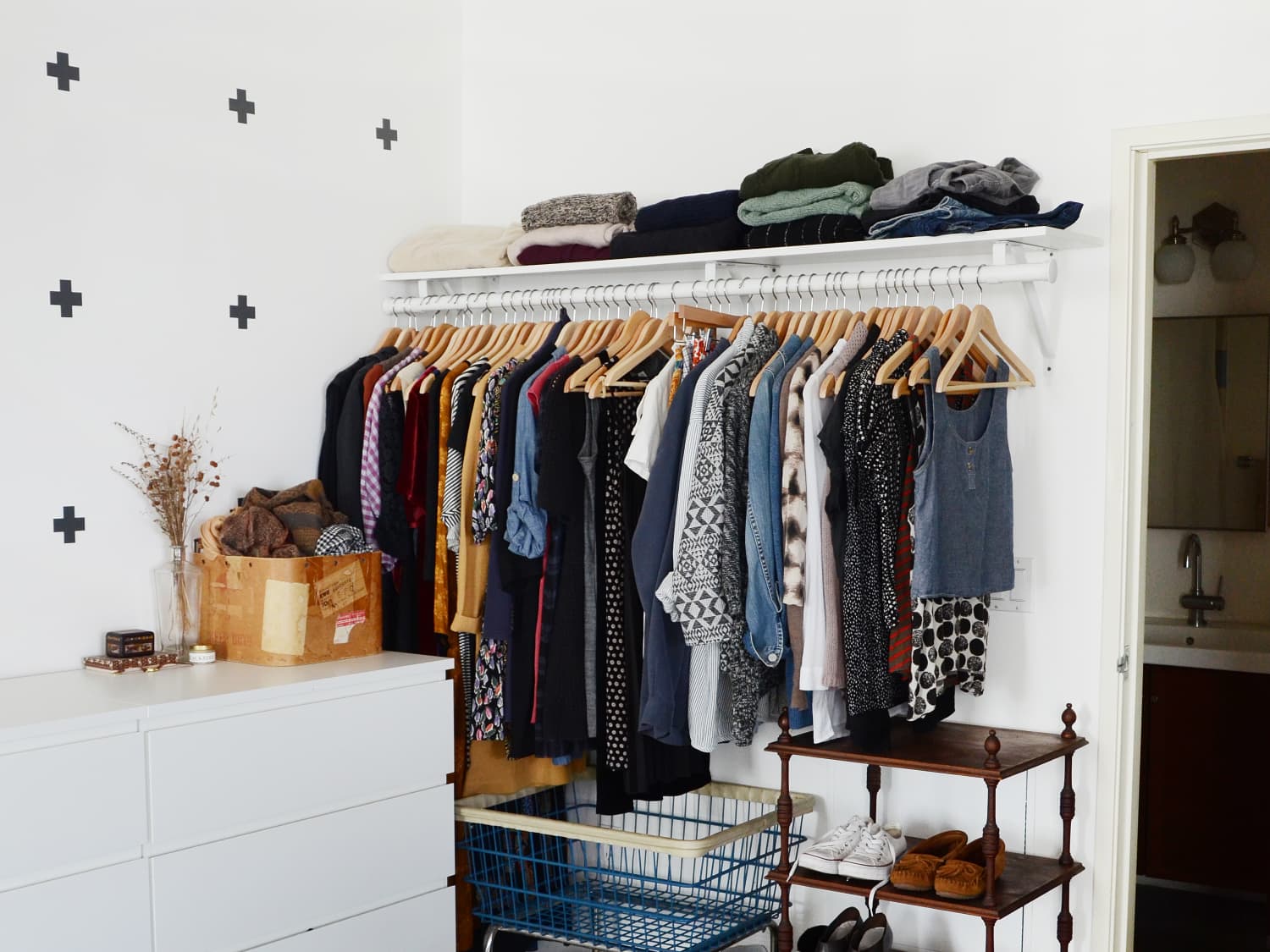 9 Ways to Organize a Bedroom With No Closets