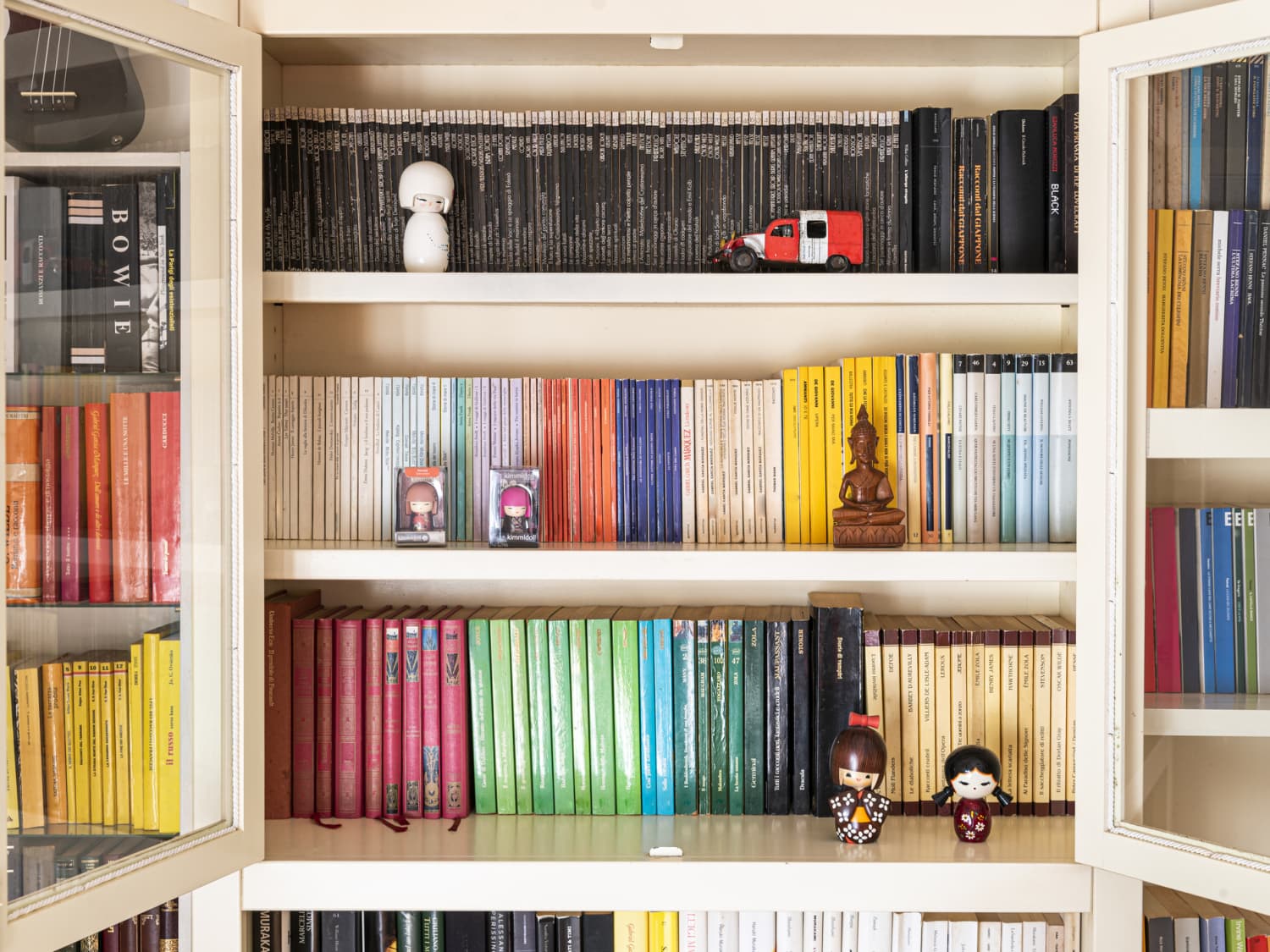 Zoom Background Mistake Of Color Coordinating Books Apartment Therapy No matter if you opt for the since the thought of sprucing up your home in a time like this seems, well download the background of your choice. zoom background mistake of color