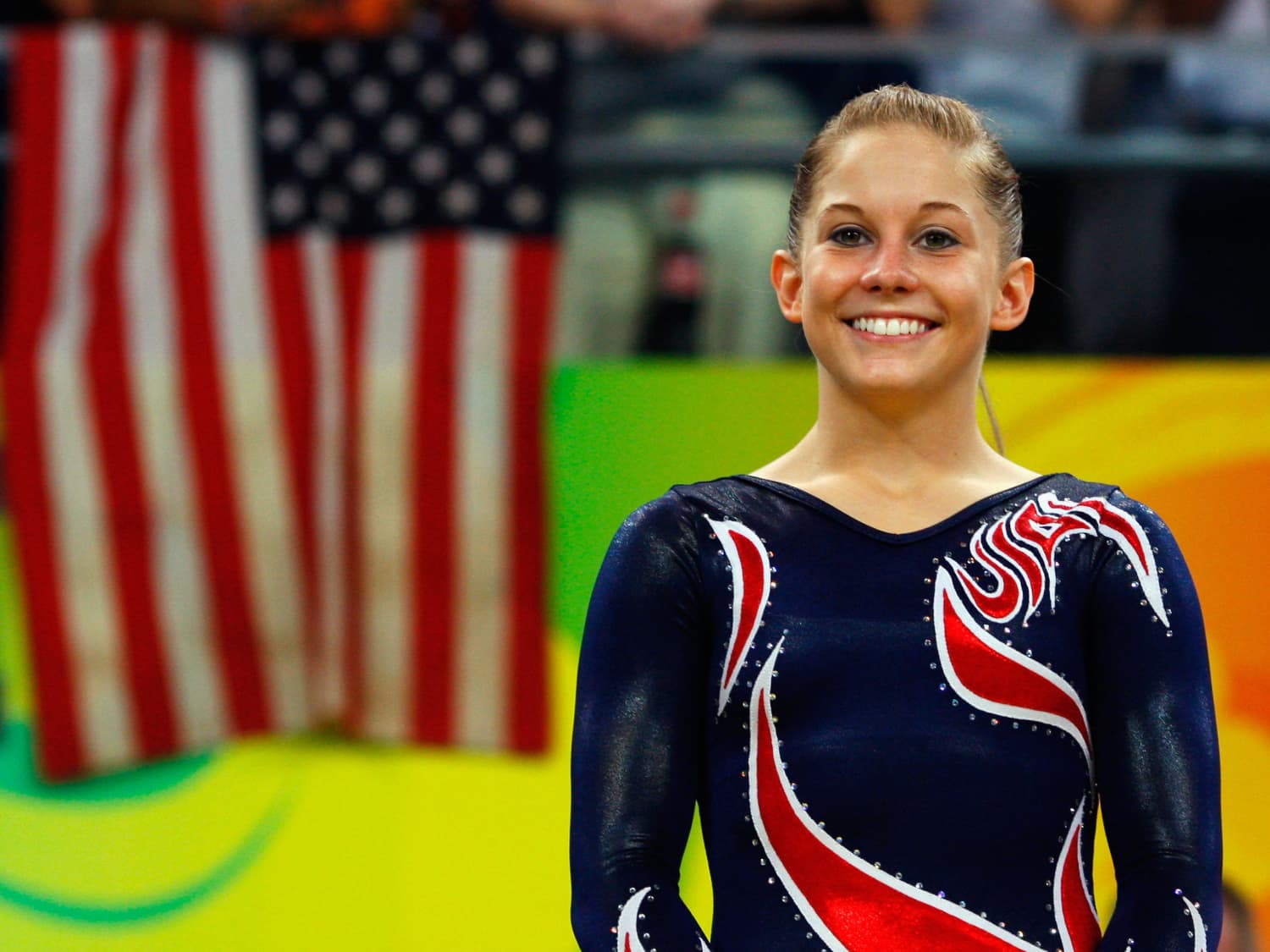 comercial de pantalones de yoga shawn johnson