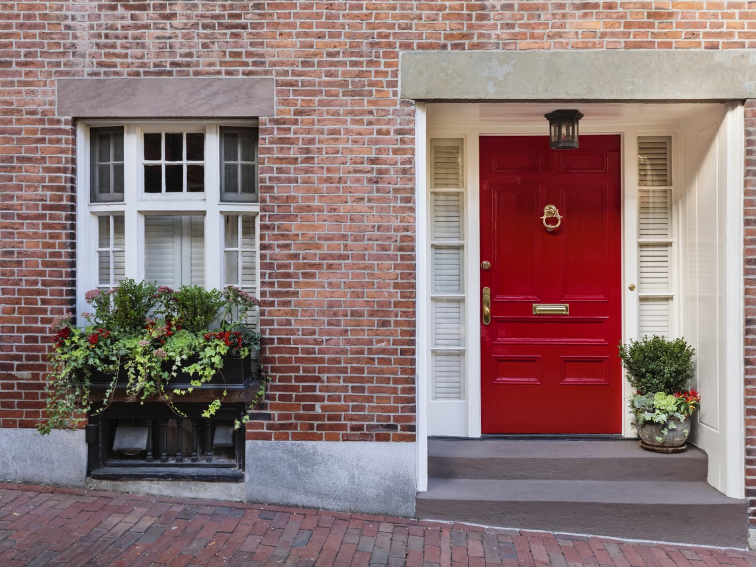 What Does a Red Front Door Mean Symbolism of Red Door Houses ...