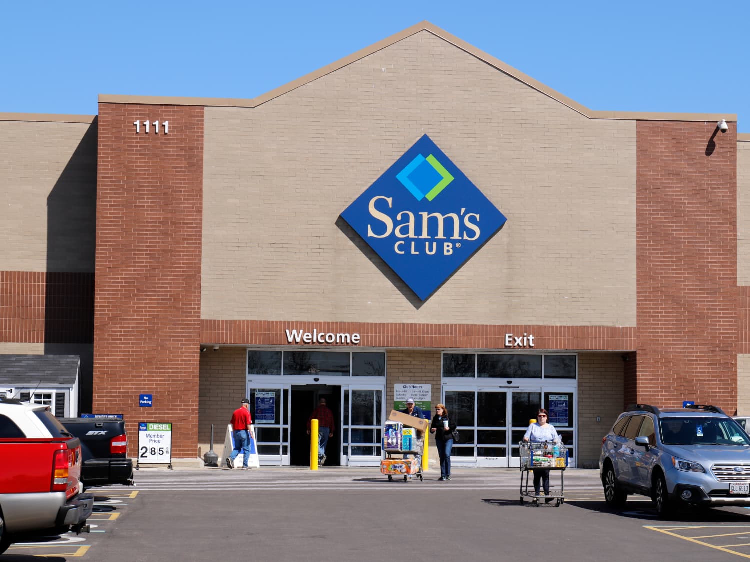 3 Sam's Club stores to close