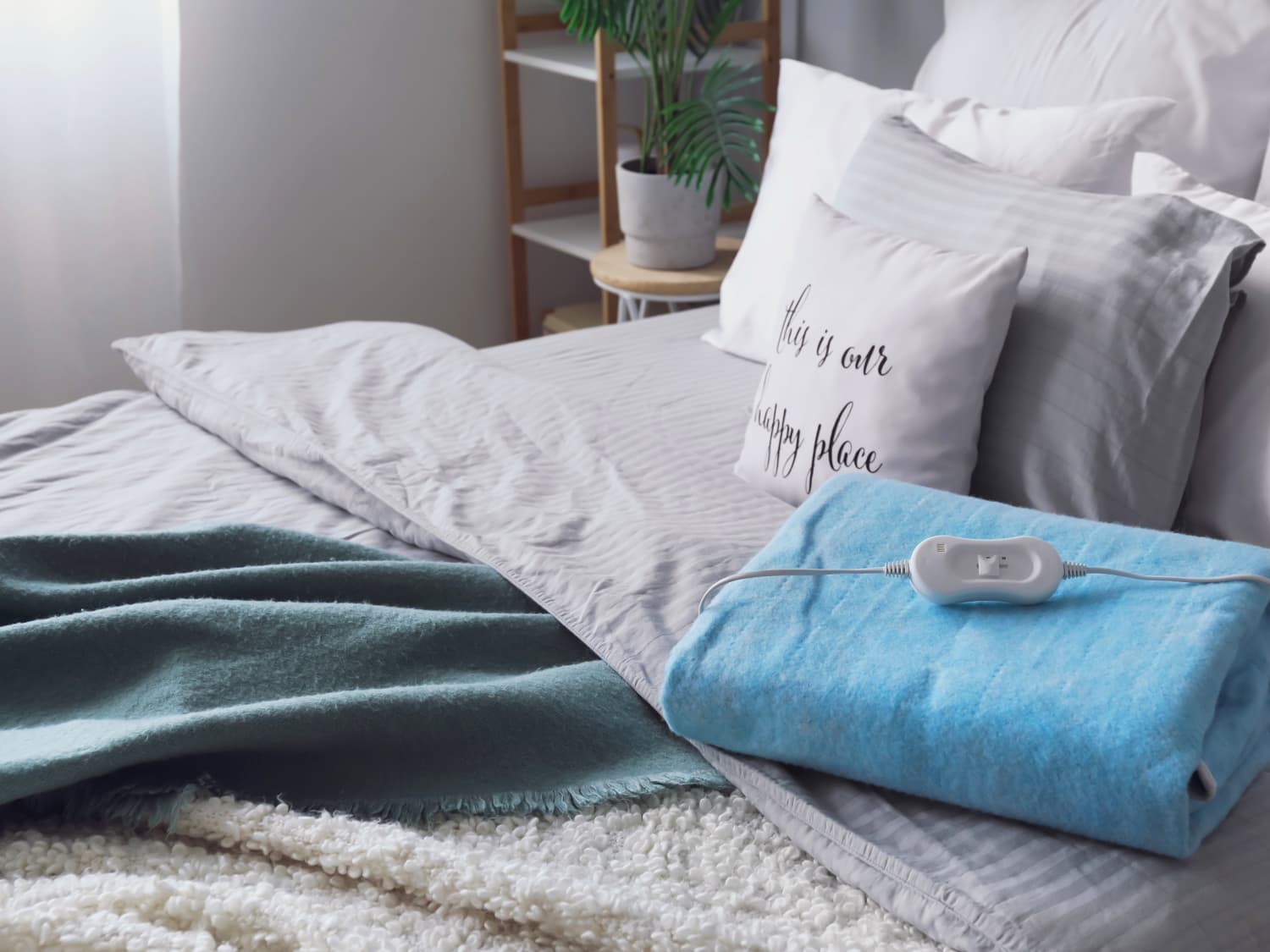 How to Wash an Electric Blanket in a Washer or by Hand | Apartment Therapy