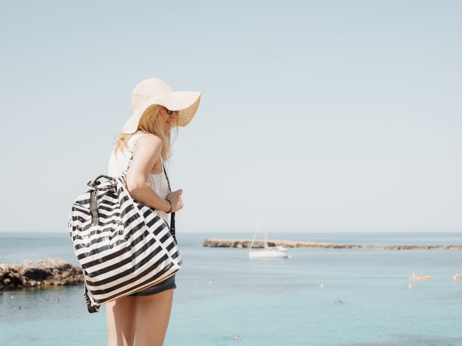 8 Beach Bag Essentials You Should Always Pack Apartment Therapy