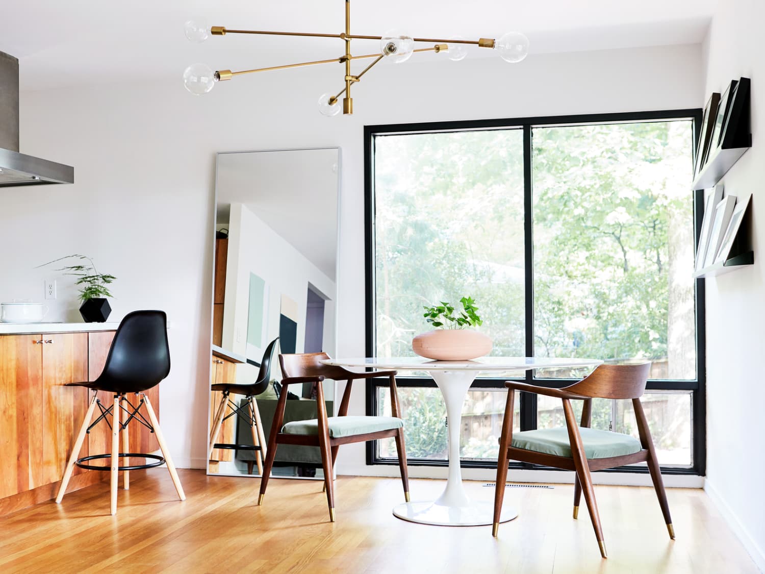 Mid century modern hot sale interior style