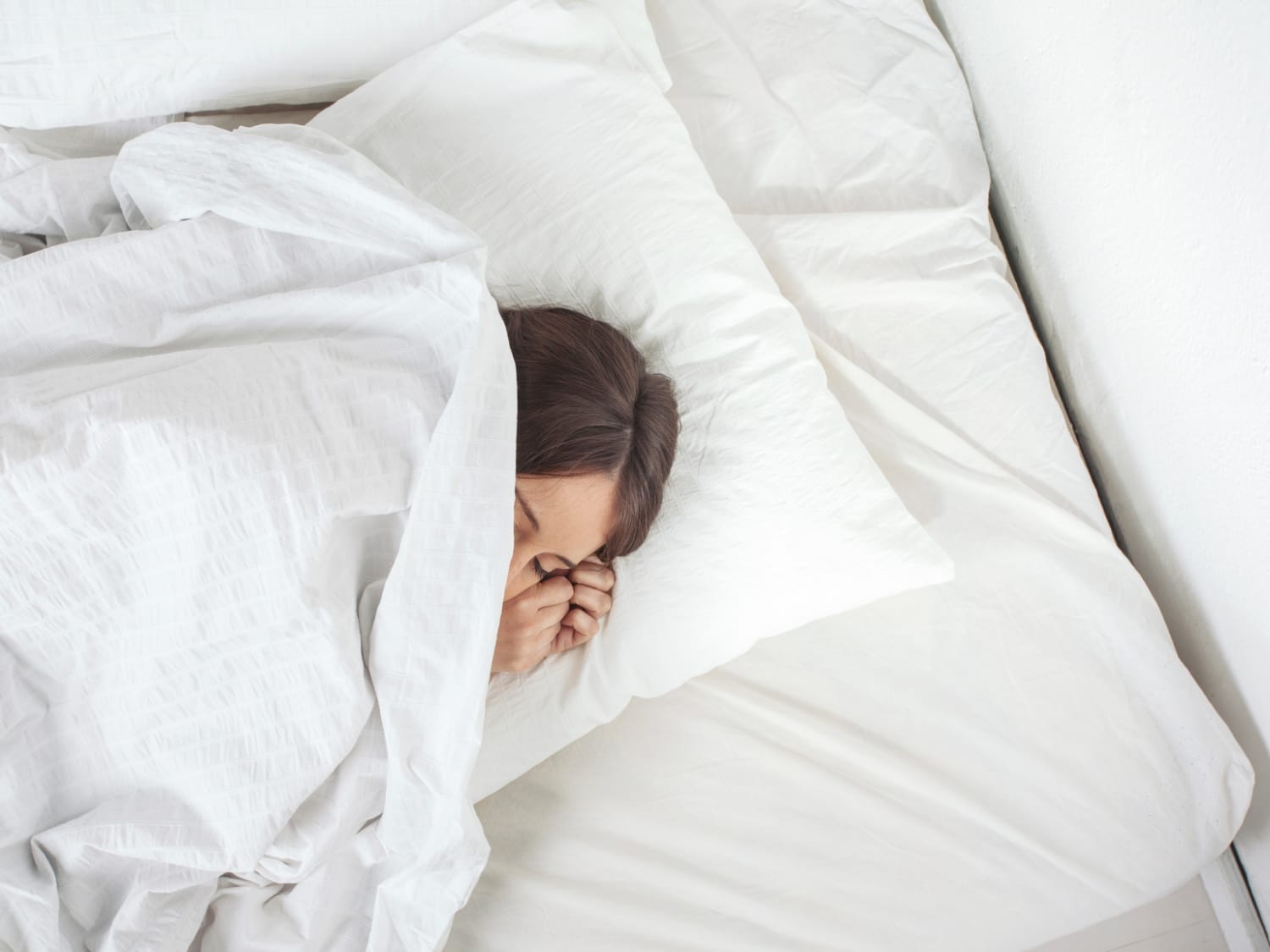 Sleeping without blanket cold sales