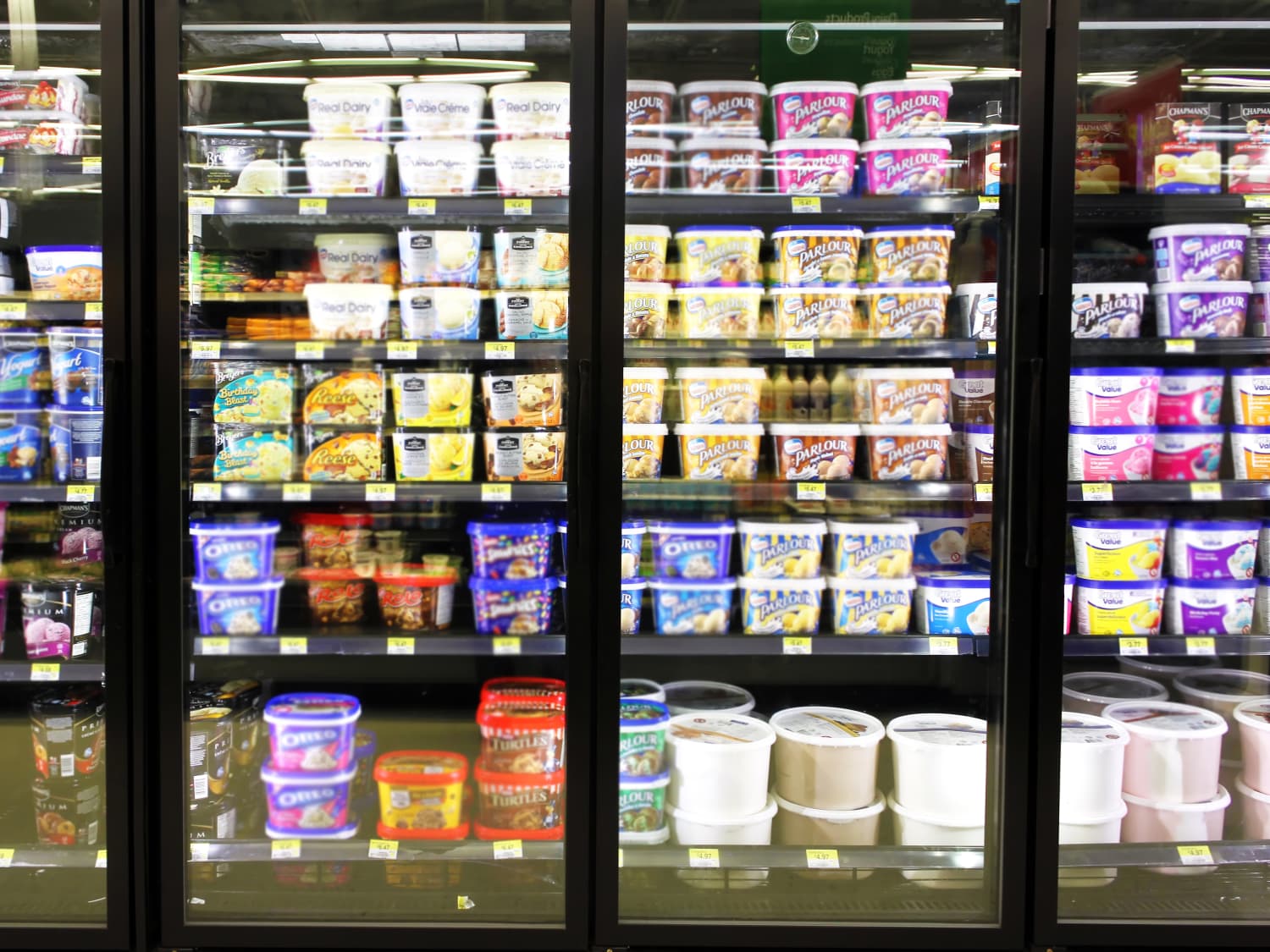 Convenience store online ice cream freezer