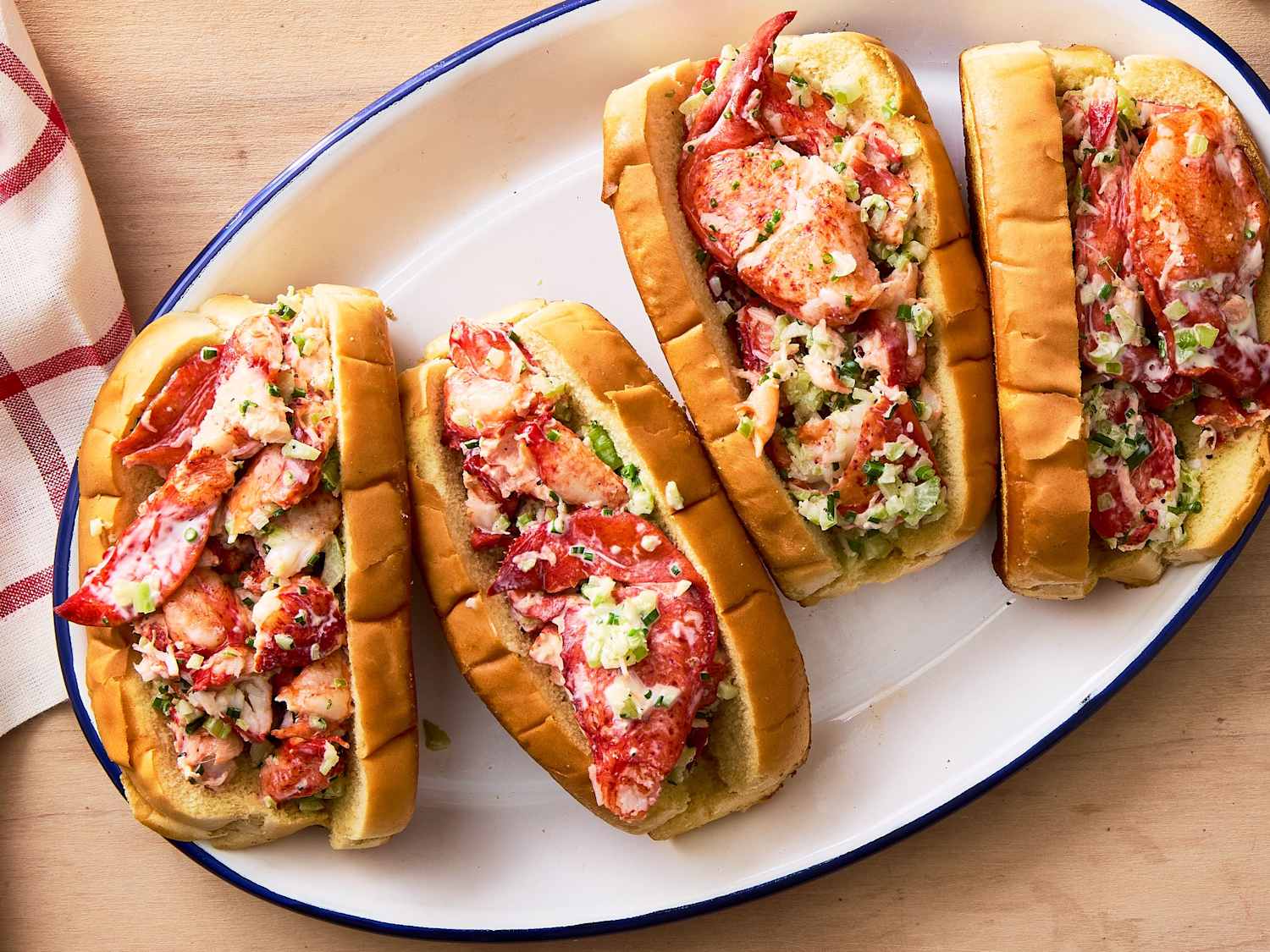 Lobster Roll: A Classic Seafood Delicacy That’ll Make You Rethink ...