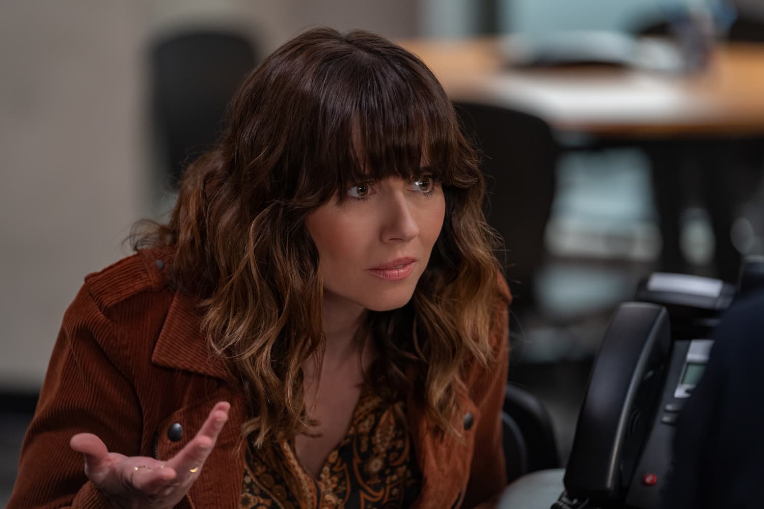 Linda Cardellini Kept the Chic Patio Furniture From the “Dead to Me