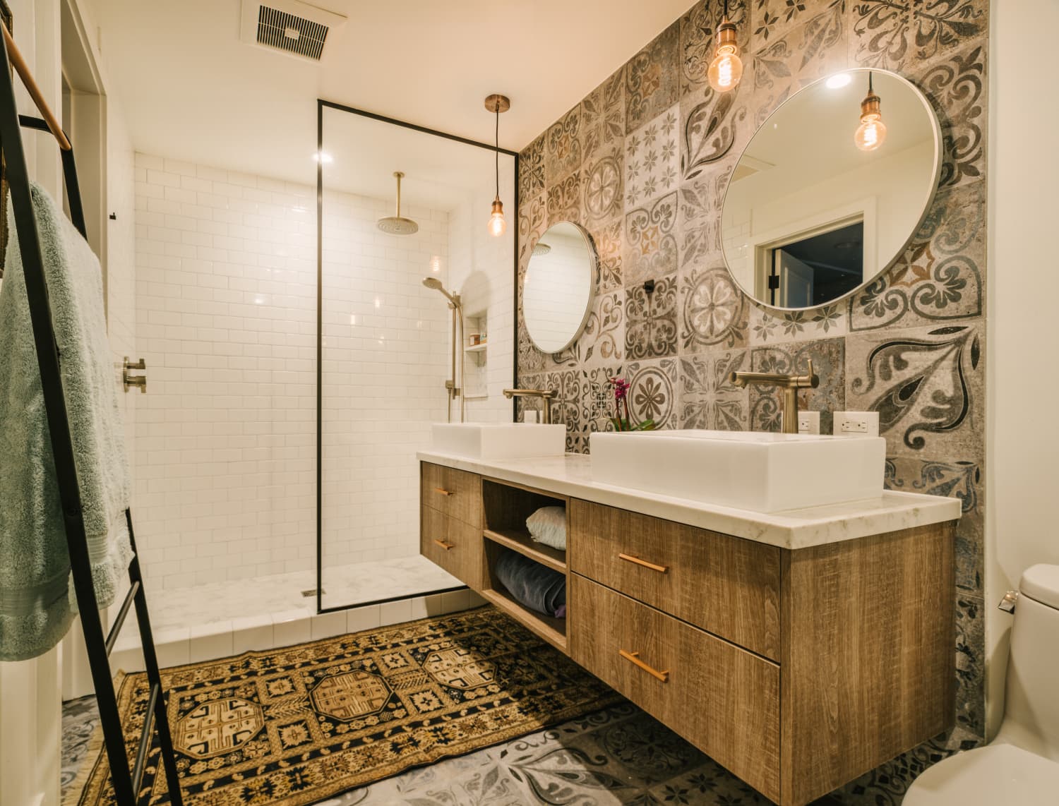 10 Beautiful Bathrooms You Might Want to Copy For Your Own Home