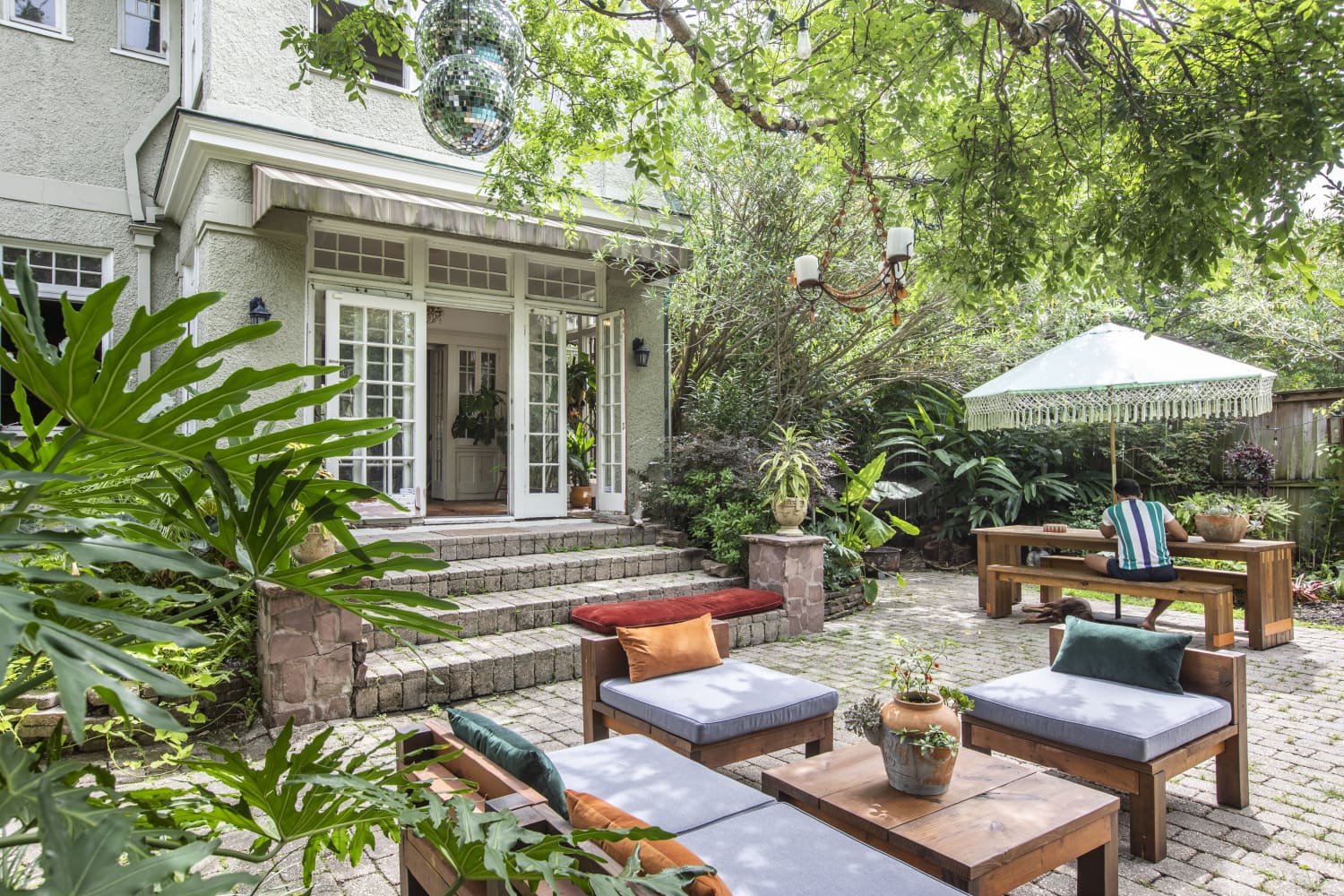 8 Tips for Dressing Up Your Patio This Summer