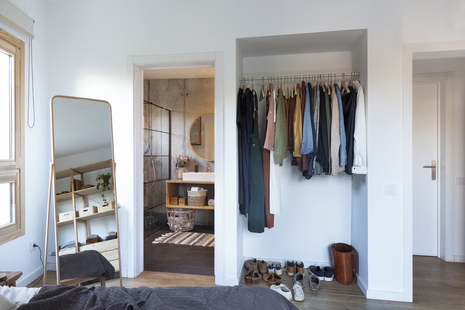 This 5-Step Method is the Best Way to Declutter Your Clothes