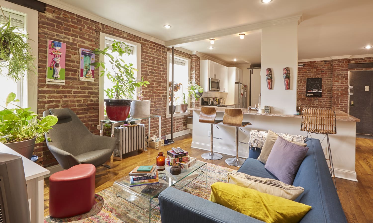 A Couple’s Bronx Apartment Has Gorgeous Brick Walls, Lots of Plants, and Tons of Style