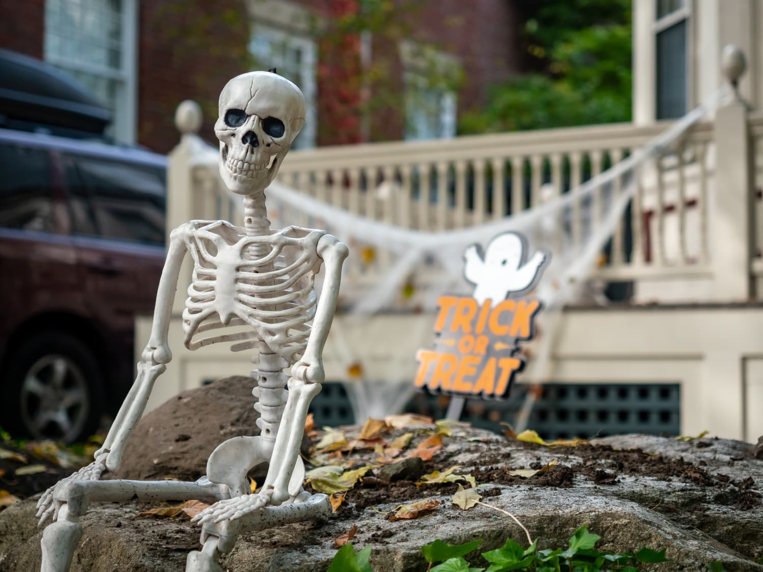 These Halloween Decorations on Twitter Perfectly Sum Up 2020