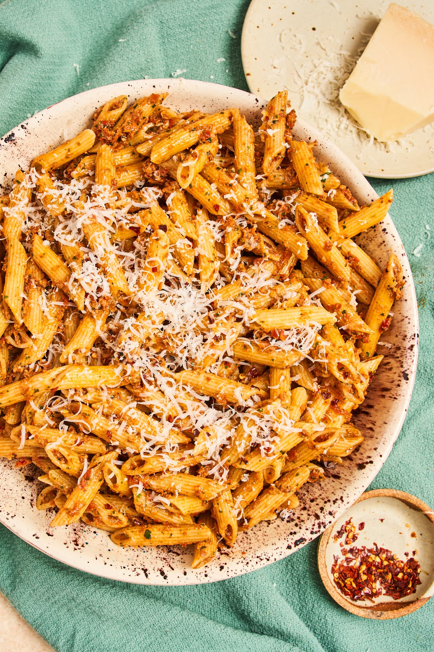 A '90s Pantry Staple Makes a Much-Deserved Comeback in This Super-Easy Pasta