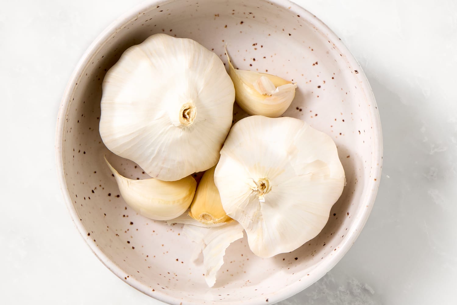 People Are Just Discovering an Ingenious Hack for Mincing Garlic (It’s 100x Easier Than Any Other Method!)
