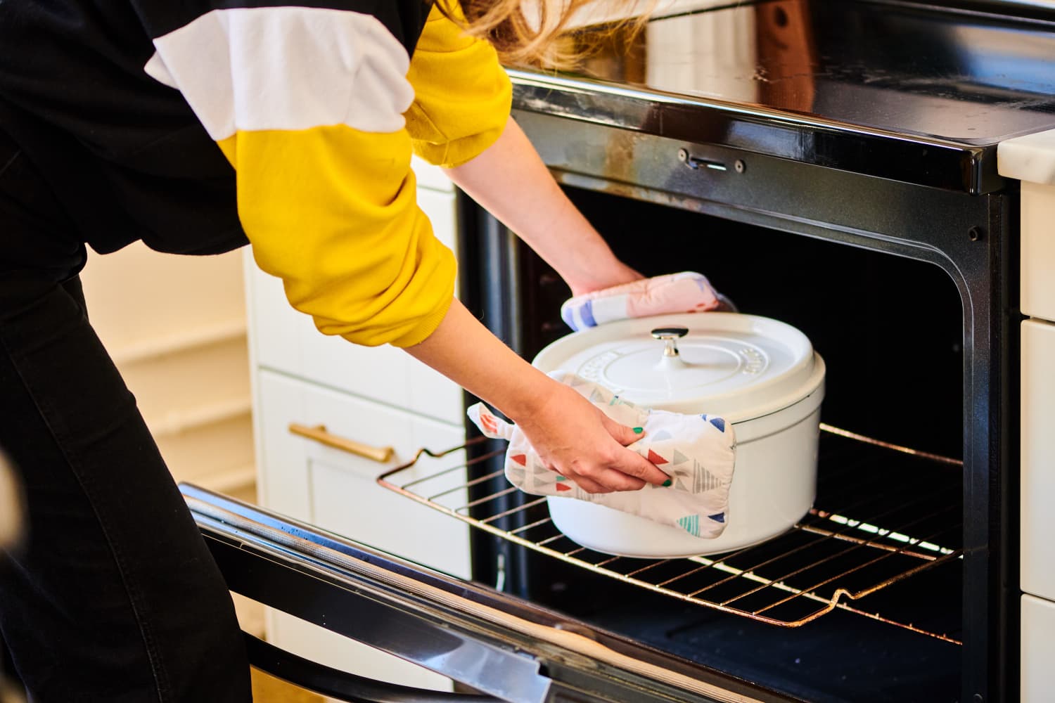 I Just Discovered a Brilliant Method for Cleaning Oven Racks in Minutes