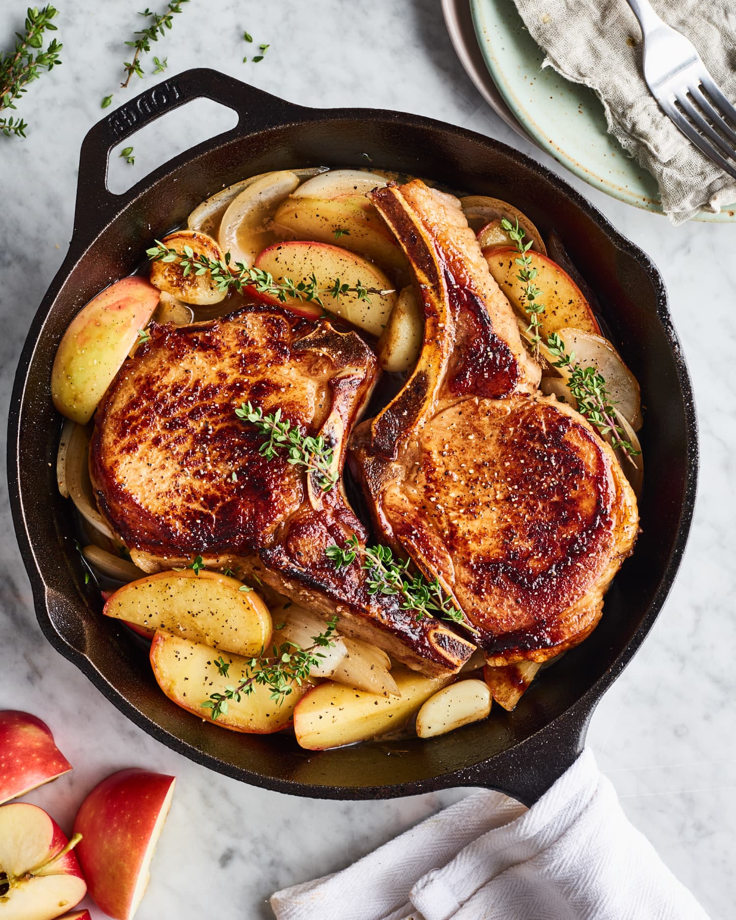 Easy Skillet Pork Chops with Apples and Onions