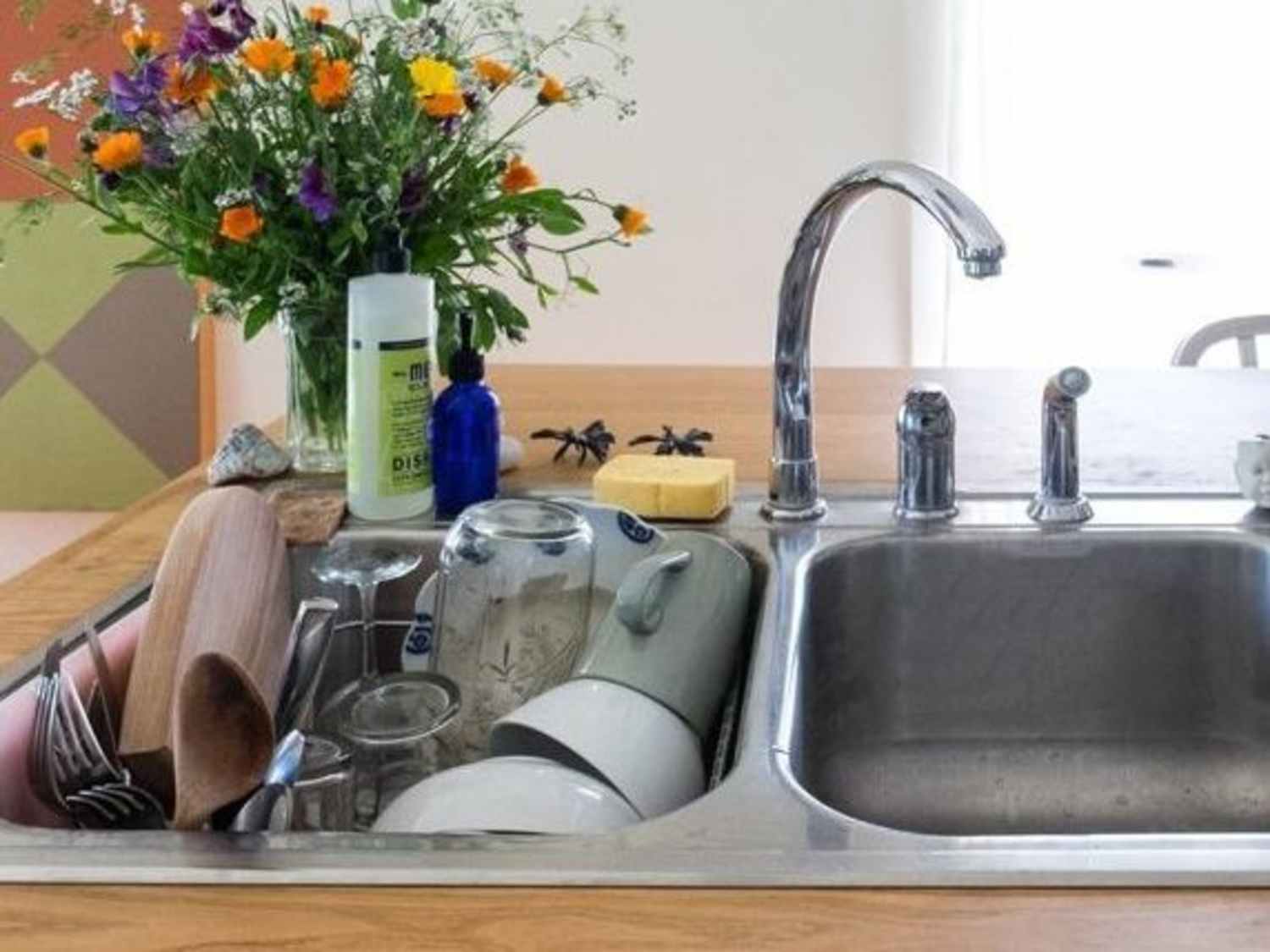 Once I Started Using the “Sink Caddy” Trick for Washing Dishes, I’ve