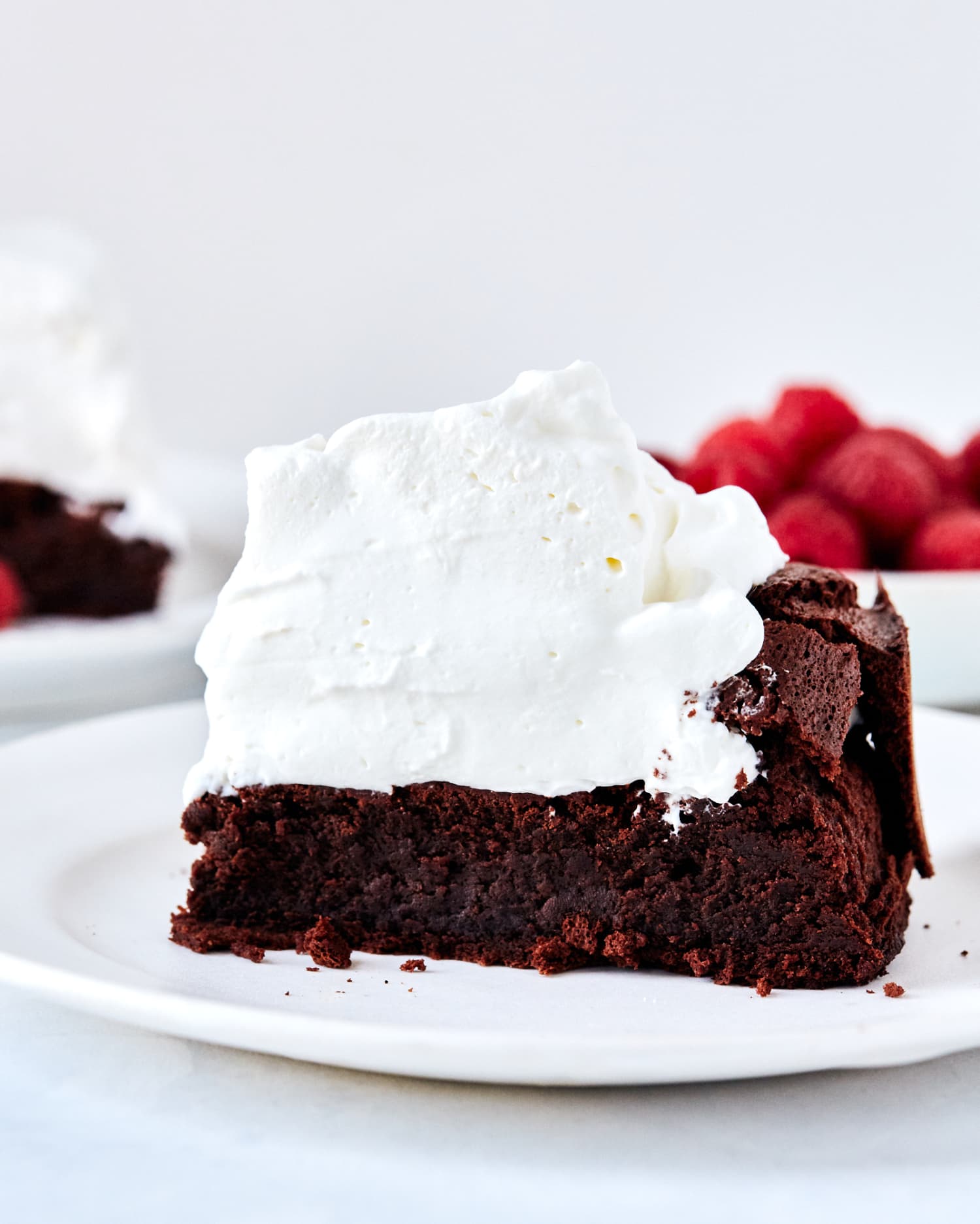 Recipe: 5-Ingredient Flourless Chocolate Cloud Cake