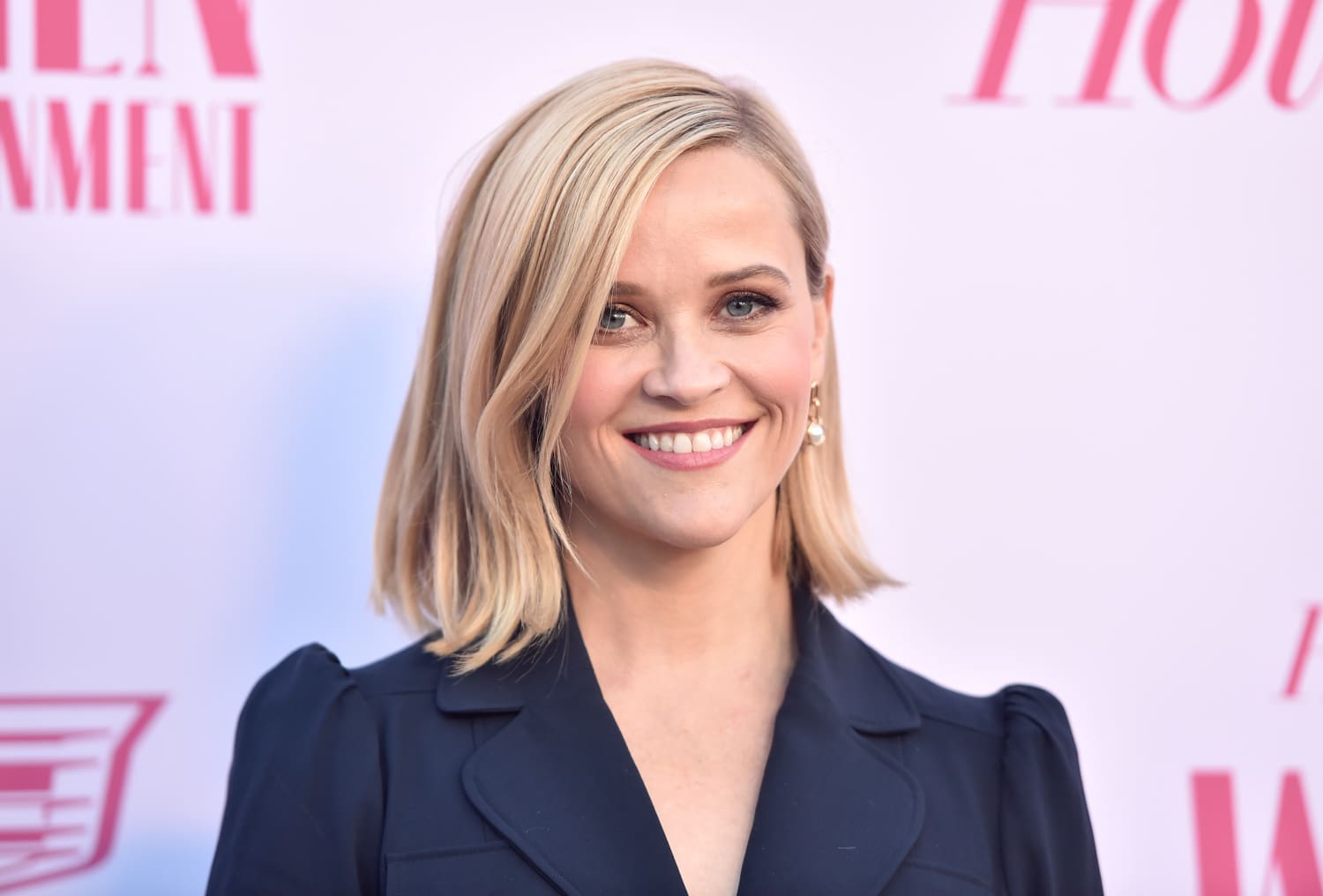 Reese Witherspoon’s Frosted Christmas Tree Has a Classic Color Scheme, and It’s Anything But Boring