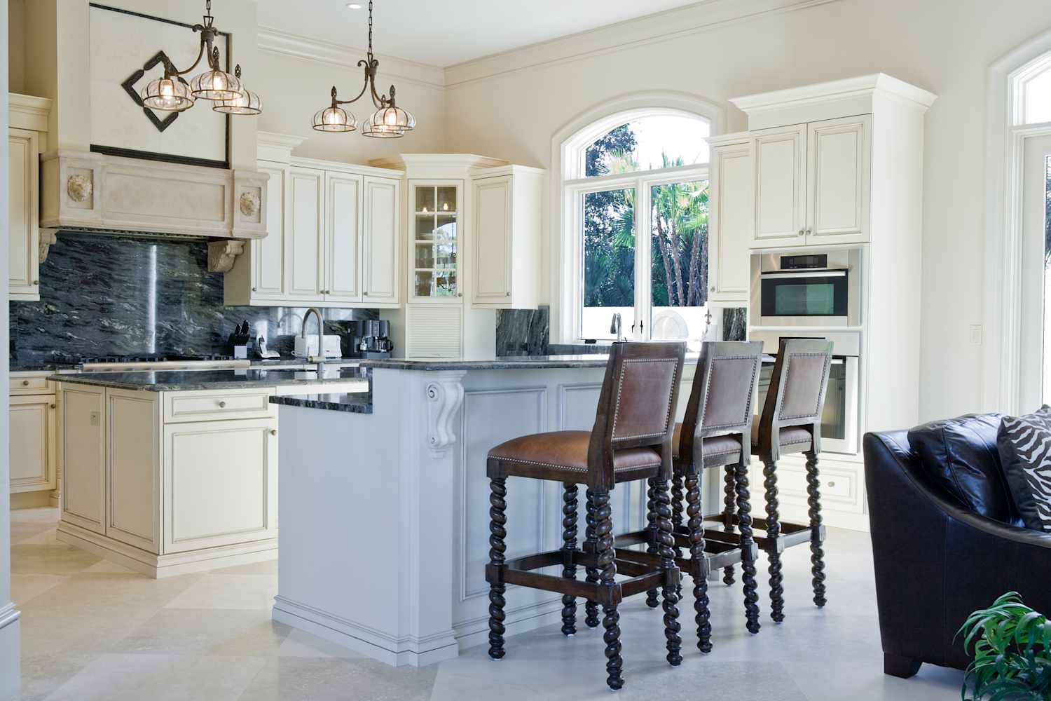 This ’90s Kitchen Island Trend Is Being Replaced with Something Far More Practical