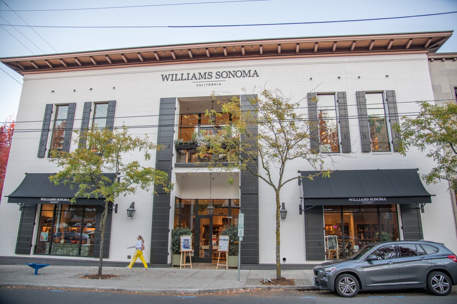 The Heirloom-Inspired Floral Dinnerware from Williams Sonoma That Has Shoppers So Excited (The Colors Are Gorgeous!)