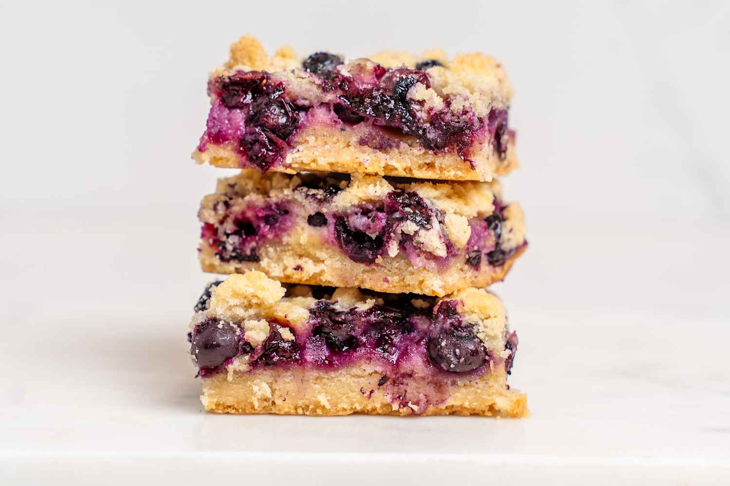 Trisha Yearwood’s Famous Blueberry Crumb Bars Are So Good, I’m Making Them on Repeat This Summer