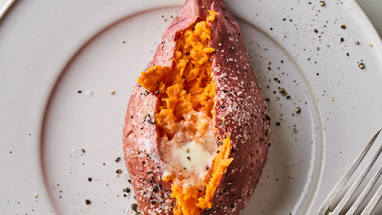 How to Cook a Sweet Potato in the Microwave-image