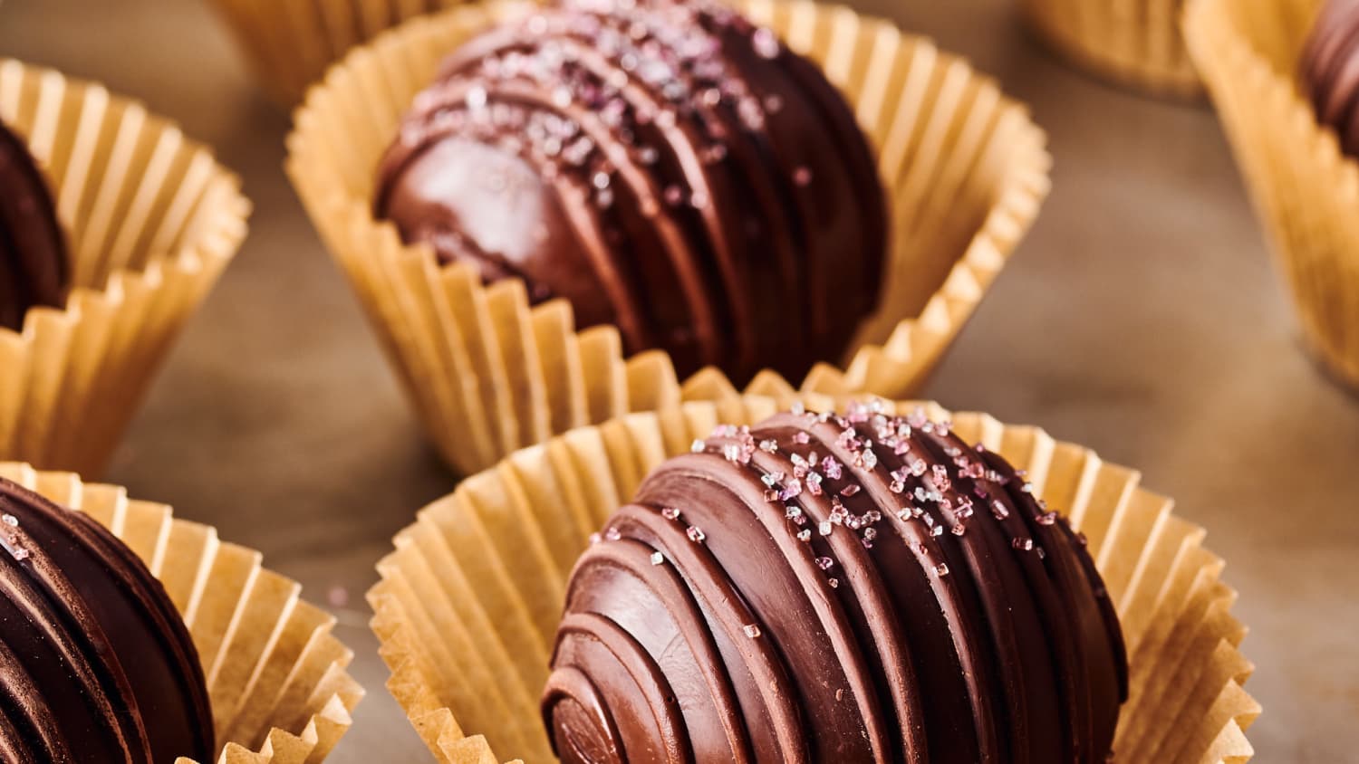 How To Make Hot Chocolate Bombs — With or Without a Mold -image