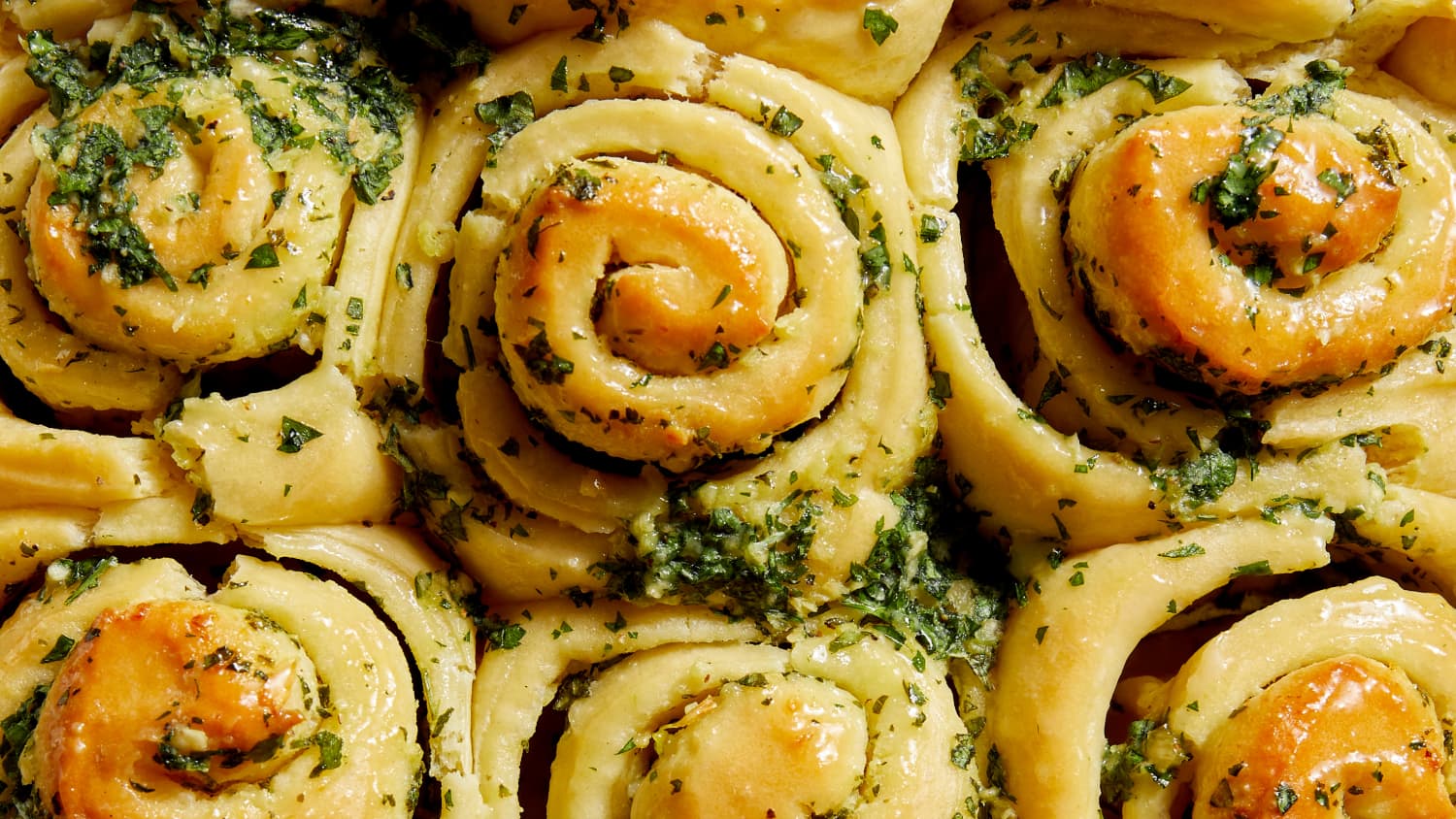 Garlic-Swirl Rolls-image