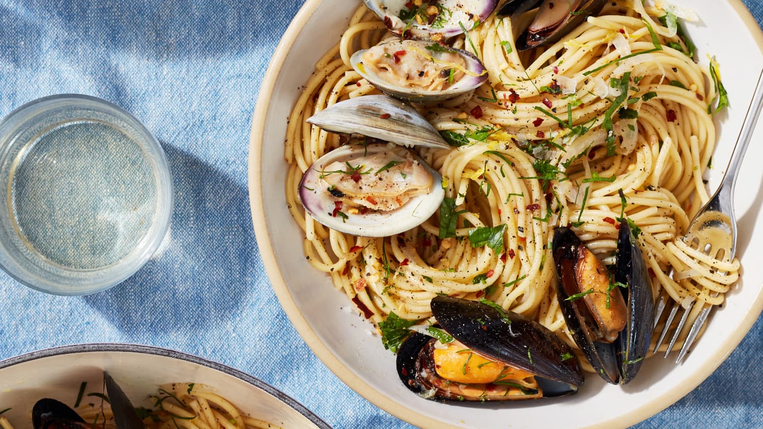 Garlicky White Wine Spaghetti with Mussels and Clams-image