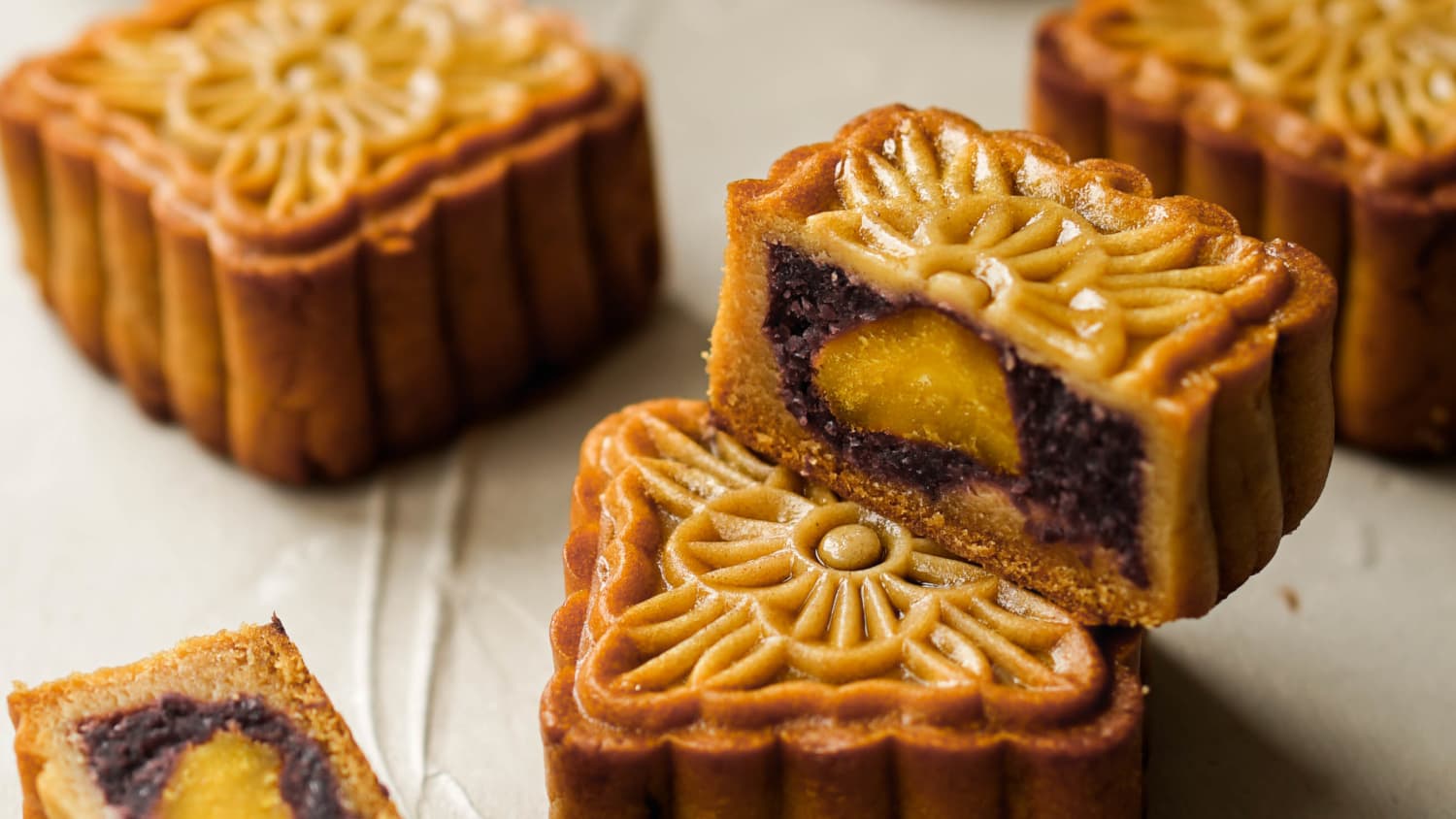 Red Bean Mooncakes with Salted Egg Yolk-image
