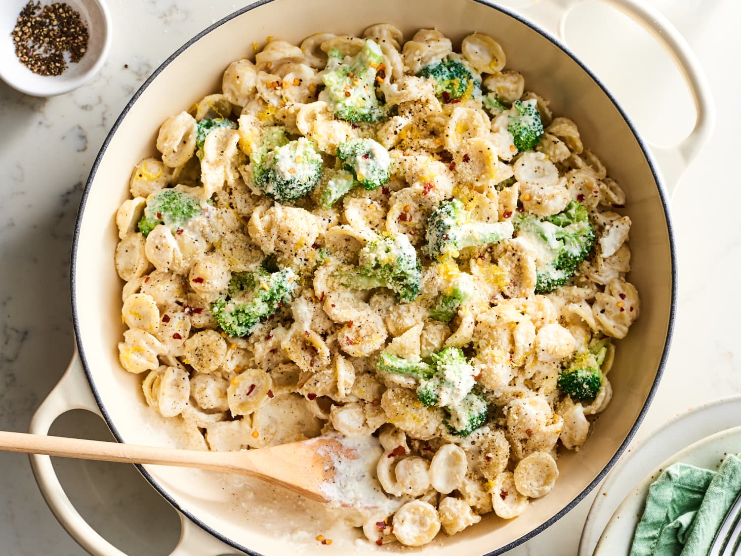 Miracle Meal Creamy Ricotta Pasta With Broccoli Kitchn The ricotta cheese sauce is rich in protein and lower in fat than a traditional bechamel sauce. creamy ricotta pasta with broccoli