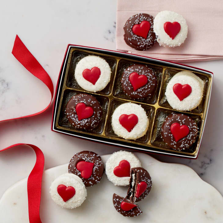 Product Image: Hickory Farms Sweetheart Sandwich Cookies