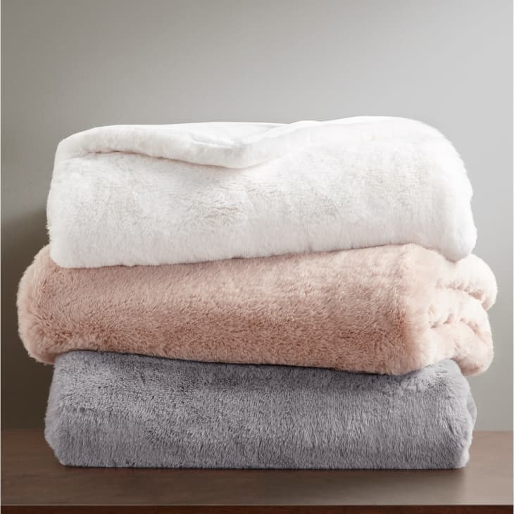 10 Best Faux Fur Throw Blankets of 2021 Apartment Therapy