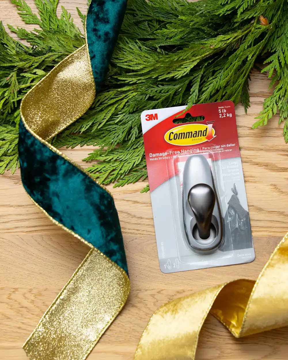 This Simple Holiday Garland DIY Adds Instant Drama to a Small Space