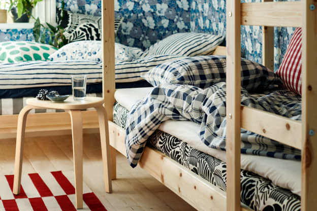 Why We Ditched the Top Sheet on the Bunk Bed